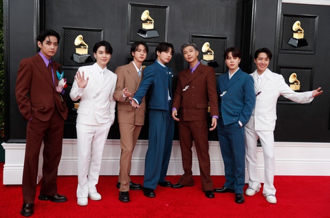 Những trang phục choáng nhất trên thảm đỏ lễ trao giải Grammy 2022 - Ảnh 1. Những trang phục choáng nhất trên thảm đỏ lễ trao giải Grammy 2022 - Ảnh 1.