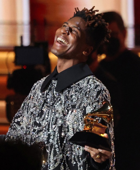 Grammy 2022: Trong một thế giới trước họng súng... - Ảnh 1. Grammy 2022: Trong một thế giới trước họng súng... - Ảnh 1.
