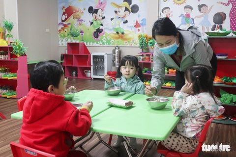 Giáo viên Nghệ An vui mừng đón trẻ đến trường - Ảnh 1. Giáo viên Nghệ An vui mừng đón trẻ đến trường - Ảnh 1.