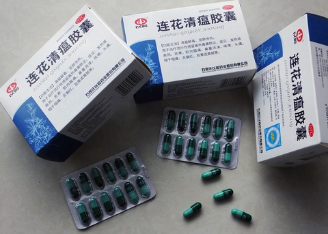 Trung Quốc muốn quảng bá thuốc trị COVID-19 bằng thảo dược - Ảnh 1. Trung Quốc muốn quảng bá thuốc trị COVID-19 bằng thảo dược - Ảnh 1.