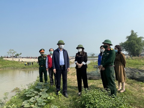 Đã tìm thấy thi thể 5 học sinh bị đuối nước ở Thanh Hóa - Ảnh 2. Đã tìm thấy thi thể 5 học sinh bị đuối nước ở Thanh Hóa - Ảnh 2.