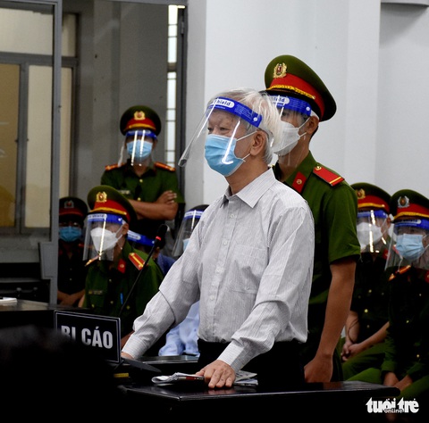 Xét xử các cựu lãnh đạo Khánh Hòa: Biết sai vẫn tham mưu vì ‘áp lực của tỉnh’ - Ảnh 1. Xét xử các cựu lãnh đạo Khánh Hòa: Biết sai vẫn tham mưu vì ‘áp lực của tỉnh’ - Ảnh 1.
