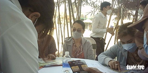 Hù tiền mất giá để... bán đất - Ảnh 3. Hù tiền mất giá để... bán đất - Ảnh 3.
