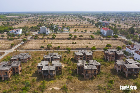 Đủ chiêu trò để đẩy hàng tồn - Ảnh 1. Đủ chiêu trò để đẩy hàng tồn - Ảnh 1.