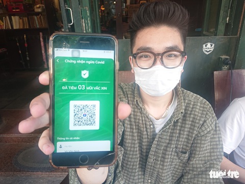 Trẻ đã tiêm có được cấp hộ chiếu vắc xin COVID-19? - Ảnh 1. Trẻ đã tiêm có được cấp hộ chiếu vắc xin COVID-19? - Ảnh 1.