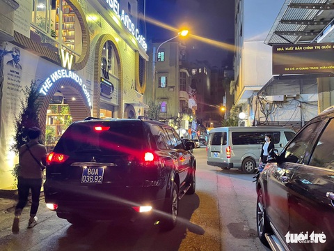 Khám xét trụ sở Tập đoàn Tân Hoàng Minh - Ảnh 4. Khám xét trụ sở Tập đoàn Tân Hoàng Minh - Ảnh 4.