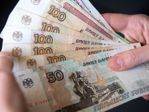 Các chuyên gia vẫn hoài nghi về kinh tế Nga dù đồng rúp tăng giá - Ảnh 1. Các chuyên gia vẫn hoài nghi về kinh tế Nga dù đồng rúp tăng giá - Ảnh 1.