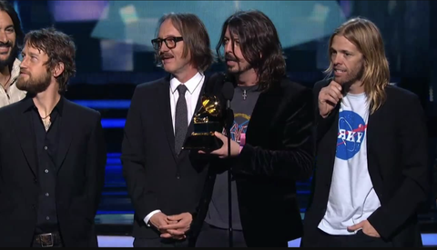 Grammy 2022: Trong một thế giới trước họng súng... - Ảnh 7. Grammy 2022: Trong một thế giới trước họng súng... - Ảnh 7.