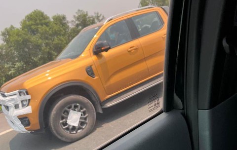 Ford Ranger 2023 lần đầu lộ diện tại Việt Nam, chạy thử chờ ngày ra mắt - Ảnh 2. Ford Ranger 2023 lần đầu lộ diện tại Việt Nam, chạy thử chờ ngày ra mắt - Ảnh 2.