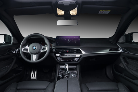 BMW 5 Series - giao thoa giữa chất thể thao trẻ trung với sự lịch lãm, sang trọng - Ảnh 3. BMW 5 Series - giao thoa giữa chất thể thao trẻ trung với sự lịch lãm, sang trọng - Ảnh 3.