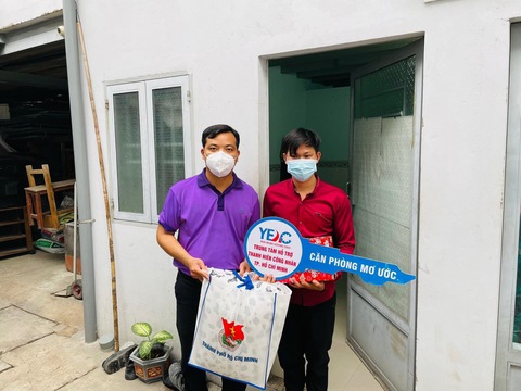 Tặng một năm tiền thuê nhà cho công nhân, bác sĩ - Ảnh 1. Tặng một năm tiền thuê nhà cho công nhân, bác sĩ - Ảnh 1.