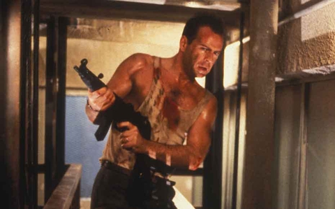 Bruce Willis tuyên bố giải nghệ, chia tay sự nghiệp lẫy lừng hơn 40 năm, tượng đài Hollywood - Ảnh 7. Bruce Willis tuyên bố giải nghệ, chia tay sự nghiệp lẫy lừng hơn 40 năm, tượng đài Hollywood - Ảnh 7.