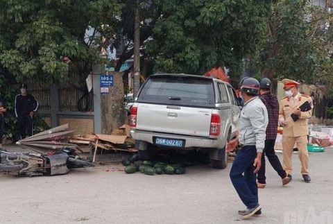 Khởi tố vụ tài xế xe biển xanh mất lái tông chết hai người - Ảnh 1. Khởi tố vụ tài xế xe biển xanh mất lái tông chết hai người - Ảnh 1.