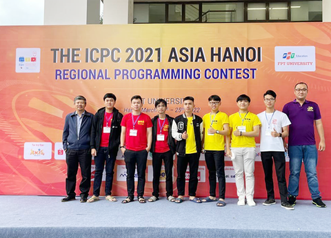 Thêm giải ba vào bộ sưu tập giải thưởng Olympic Tin học cho sinh viên ĐH Duy Tân - Ảnh 2. Thêm giải ba vào bộ sưu tập giải thưởng Olympic Tin học cho sinh viên ĐH Duy Tân - Ảnh 2.