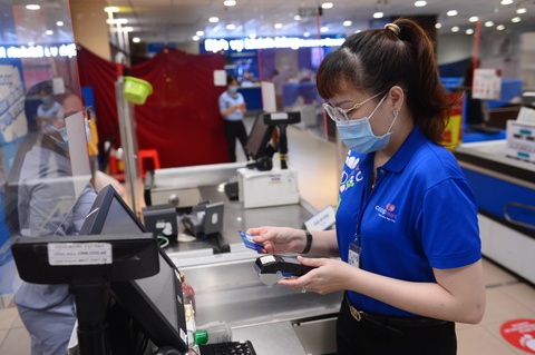 Thanh toán không tiền mặt phát huy mạnh hơn sau dịch COVID-19 - Ảnh 2. Thanh toán không tiền mặt phát huy mạnh hơn sau dịch COVID-19 - Ảnh 2.