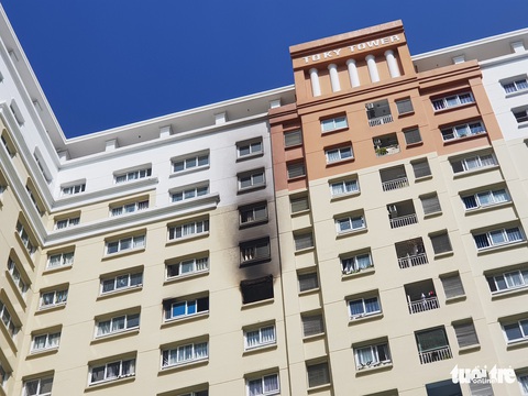 Căn hộ chung cư Tô Ký Tower ở quận 12 bốc cháy sau tiếng cự cãi - Ảnh 3. Căn hộ chung cư Tô Ký Tower ở quận 12 bốc cháy sau tiếng cự cãi - Ảnh 3.