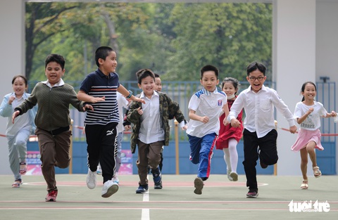 Hà Nội: Học sinh lớp 1 lần đầu được đến trường - Ảnh 10. Hà Nội: Học sinh lớp 1 lần đầu được đến trường - Ảnh 10.