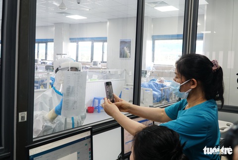 Tin COVID-19 chiều 6-4: Số mắc mới giảm 75%, số tử vong giảm thấp nhất từ tháng 8-2021 - Ảnh 1. Tin COVID-19 chiều 6-4: Số mắc mới giảm 75%, số tử vong giảm thấp nhất từ tháng 8-2021 - Ảnh 1.