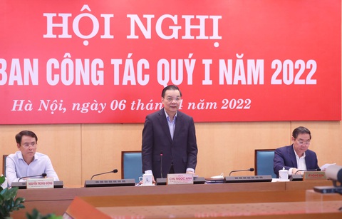 Chủ tịch Hà Nội: Sẽ mở thêm một số dịch vụ để phục vụ sản xuất, kinh doanh - Ảnh 1. Chủ tịch Hà Nội: Sẽ mở thêm một số dịch vụ để phục vụ sản xuất, kinh doanh - Ảnh 1.