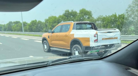 Ford Ranger 2023 lần đầu lộ diện tại Việt Nam, chạy thử chờ ngày ra mắt - Ảnh 1. Ford Ranger 2023 lần đầu lộ diện tại Việt Nam, chạy thử chờ ngày ra mắt - Ảnh 1.