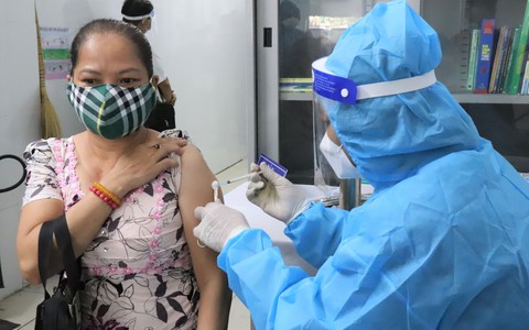 Tiến độ tiêm mũi 3 chậm: Do tâm lý chủ quan! - Ảnh 1. Tiến độ tiêm mũi 3 chậm: Do tâm lý chủ quan! - Ảnh 1.