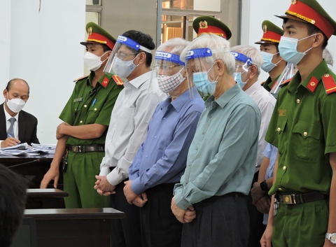 Đề nghị phạt cựu chủ tịch tỉnh Khánh Hòa Nguyễn Chiến Thắng 6-7 năm tù - Ảnh 1. Đề nghị phạt cựu chủ tịch tỉnh Khánh Hòa Nguyễn Chiến Thắng 6-7 năm tù - Ảnh 1.