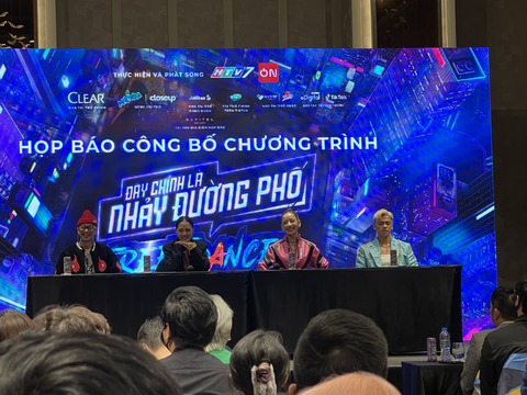 Kim Woo Bin trở lại màn ảnh sau 6 năm, Thúy Ngân đón sinh nhật cùng trẻ mồ côi - Ảnh 3. Kim Woo Bin trở lại màn ảnh sau 6 năm, Thúy Ngân đón sinh nhật cùng trẻ mồ côi - Ảnh 3.