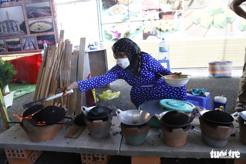 Mãn nhãn với cả trăm loại bánh dân gian hội ngộ tại Cần Thơ - Ảnh 12. Mãn nhãn với cả trăm loại bánh dân gian hội ngộ tại Cần Thơ - Ảnh 12.
