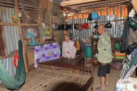 Đạo lý nào với nhóm người giựt sập nhà mới dựng của đôi vợ chồng già neo đơn?! - Ảnh 3. Đạo lý nào với nhóm người giựt sập nhà mới dựng của đôi vợ chồng già neo đơn?! - Ảnh 3.