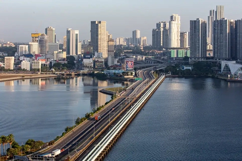 Giá xăng tăng cao, người Singapore chạy sang Malaysia ‘bơm nhờ’ - Ảnh 2. Giá xăng tăng cao, người Singapore chạy sang Malaysia ‘bơm nhờ’ - Ảnh 2.