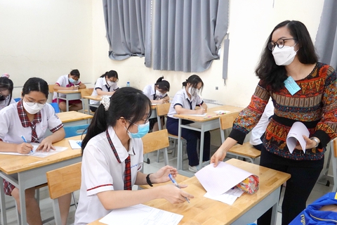 Mình chuẩn bị kỹ thời sự, đề học sinh giỏi lớp 12 lại ra: Có nên chọn cho mình một lối đi riêng - Ảnh 1. Mình chuẩn bị kỹ thời sự, đề học sinh giỏi lớp 12 lại ra: Có nên chọn cho mình một lối đi riêng - Ảnh 1.
