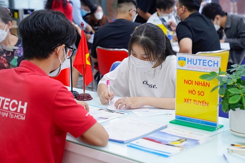 Tận dụng điểm học bạ để giữ vé đại học, giảm áp lực cho kỳ thi tốt nghiệp - Ảnh 1. Tận dụng điểm học bạ để giữ vé đại học, giảm áp lực cho kỳ thi tốt nghiệp - Ảnh 1.