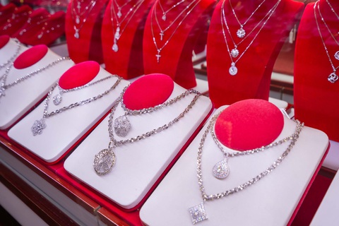Ngọc Thẩm Jewelry tiếp tục được vinh danh Hàng Việt Nam chất lượng cao 2022 - Ảnh 5. Ngọc Thẩm Jewelry tiếp tục được vinh danh Hàng Việt Nam chất lượng cao 2022 - Ảnh 5.