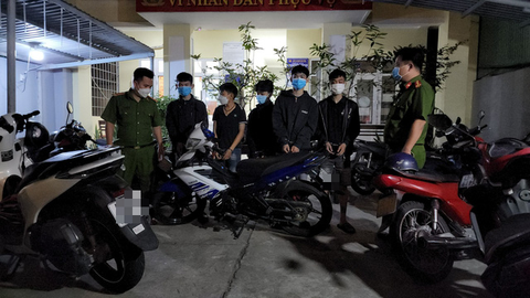 Bắt nhóm dàn cảnh, cướp xe máy của người say xỉn - Ảnh 1. Bắt nhóm dàn cảnh, cướp xe máy của người say xỉn - Ảnh 1.