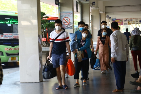 Hà Nội: Ùn ùn về quê nghỉ lễ giỗ Tổ - Ảnh 3. Hà Nội: Ùn ùn về quê nghỉ lễ giỗ Tổ - Ảnh 3.