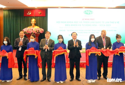 Bộ trưởng Huỳnh Thành Đạt: Ưu tiên công nghệ tự động hóa - Ảnh 1. Bộ trưởng Huỳnh Thành Đạt: Ưu tiên công nghệ tự động hóa - Ảnh 1.