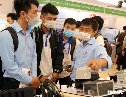 Bộ trưởng Huỳnh Thành Đạt: Ưu tiên công nghệ tự động hóa - Ảnh 2. Bộ trưởng Huỳnh Thành Đạt: Ưu tiên công nghệ tự động hóa - Ảnh 2.