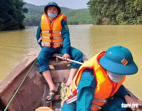 Tìm kiếm người đàn ông mất tích khi đi hái thức ăn cho heo - Ảnh 2. Tìm kiếm người đàn ông mất tích khi đi hái thức ăn cho heo - Ảnh 2.