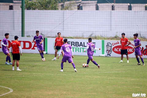 Tuyển U23 Việt Nam chỉ có 6 cầu thủ ở ngày đầu tập luyện - Ảnh 6. Tuyển U23 Việt Nam chỉ có 6 cầu thủ ở ngày đầu tập luyện - Ảnh 6.