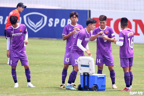 Tuyển U23 Việt Nam chỉ có 6 cầu thủ ở ngày đầu tập luyện - Ảnh 2. Tuyển U23 Việt Nam chỉ có 6 cầu thủ ở ngày đầu tập luyện - Ảnh 2.