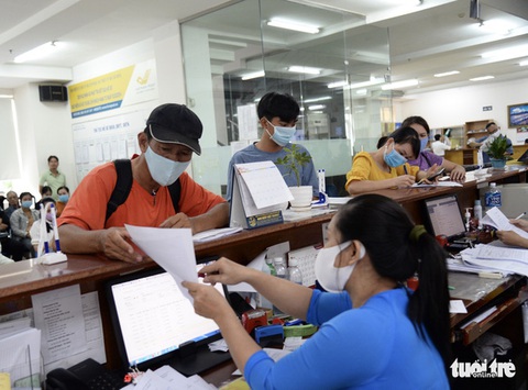 Giám đốc BHXH TP.HCM: ‘Rút sổ BHXH 1 lần chỉ có hại’ - Ảnh 2. Giám đốc BHXH TP.HCM: ‘Rút sổ BHXH 1 lần chỉ có hại’ - Ảnh 2.