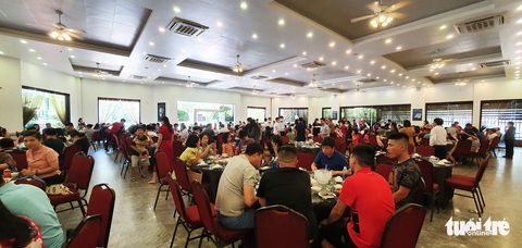 Du khách nườm nượp đổ về Hải Phòng, Quảng Ninh dịp nghỉ lễ giỗ Tổ Hùng Vương - Ảnh 3. Du khách nườm nượp đổ về Hải Phòng, Quảng Ninh dịp nghỉ lễ giỗ Tổ Hùng Vương - Ảnh 3.