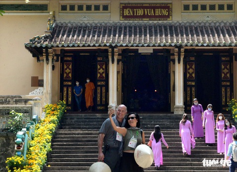 Viếng đền Hùng ở Thảo cầm viên TP.HCM - Ảnh 6. Viếng đền Hùng ở Thảo cầm viên TP.HCM - Ảnh 6.