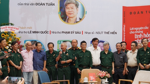 Lời nguyện cầu cho những linh hồn phiêu dạt - Ảnh 2. Lời nguyện cầu cho những linh hồn phiêu dạt - Ảnh 2.
