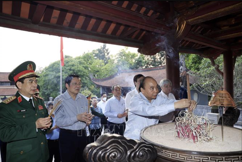Tin sáng 10-4: Lễ hội khắp cả nước, thời tiết đẹp để đi chơi - Ảnh 1. Tin sáng 10-4: Lễ hội khắp cả nước, thời tiết đẹp để đi chơi - Ảnh 1.