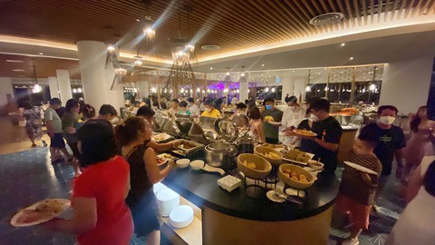 Du khách đến Nha Trang không đông như kỳ vọng, tour đi đảo ế vì mưa - Ảnh 3. Du khách đến Nha Trang không đông như kỳ vọng, tour đi đảo ế vì mưa - Ảnh 3.