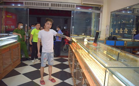 Áp lực vì bị đòi nợ, thanh niên đi cướp tiệm vàng - Ảnh 1. Áp lực vì bị đòi nợ, thanh niên đi cướp tiệm vàng - Ảnh 1.