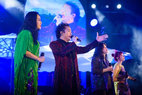‘Nối miền di sản’: Một đêm nhạc Trịnh khác lạ giữa lòng Hội An - Ảnh 7. ‘Nối miền di sản’: Một đêm nhạc Trịnh khác lạ giữa lòng Hội An - Ảnh 7.