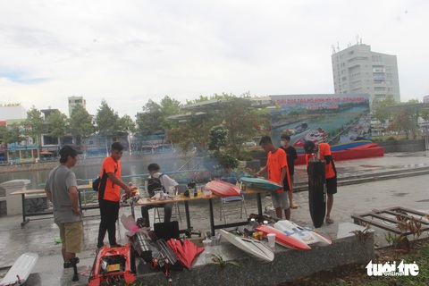 Sôi động đua tàu mô hình tốc độ lần đầu tiên ở Tiền Giang - Ảnh 4. Sôi động đua tàu mô hình tốc độ lần đầu tiên ở Tiền Giang - Ảnh 4.