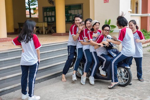 Đi học muộn, quay bài… đi vào bộ ảnh kỷ yếu ‘nhất quỷ nhì ma’ - Ảnh 10. Đi học muộn, quay bài… đi vào bộ ảnh kỷ yếu ‘nhất quỷ nhì ma’ - Ảnh 10.